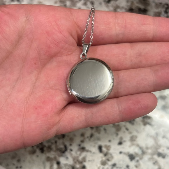 Silver Locket - Picture 5 of 5